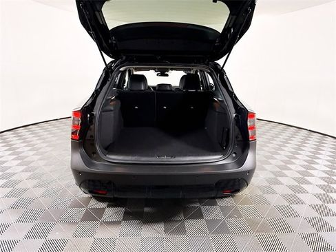 Certified 2025 Nissan Kicks SR image 34