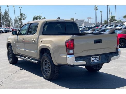 Used 2018 Toyota Tacoma SR5 RWD image 4