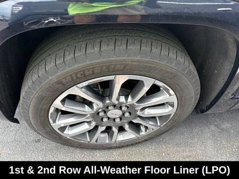 Used 2022 GMC Acadia Denali w/ Denali Technology Package FWD image 11