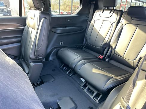 New 2026 Jeep Grand Cherokee L Limited w/ Limited Altitude Package AWD/4WD image 32