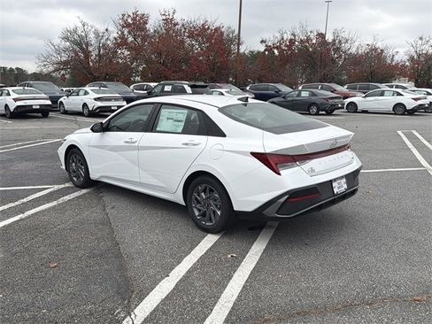 New 2026 Hyundai Elantra Blue image 5