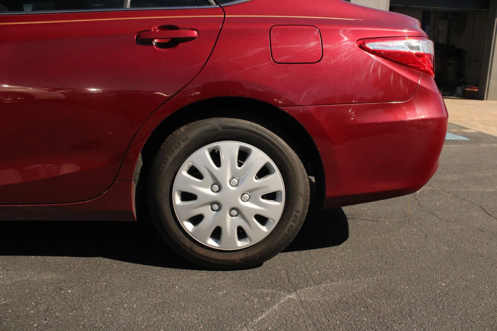 Used 2017 Toyota Camry LE FWD image 4