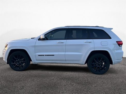 Used 2018 Jeep Grand Cherokee Altitude image 2