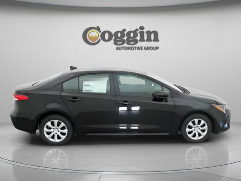 Used 2025 Toyota Corolla LE image 20