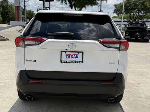 Used 2025 Toyota RAV4 XLE image 6
