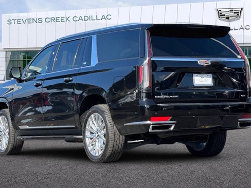 Used 2023 Cadillac Escalade ESV Premium Luxury image 5