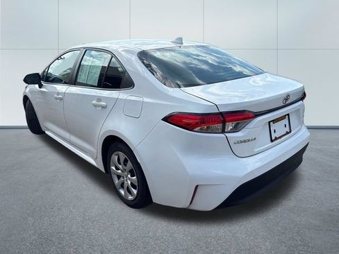 Used 2024 Toyota Corolla LE FWD image 2