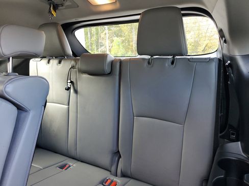 Certified 2023 Toyota Highlander XLE image 14