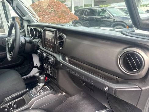 Used 2023 Jeep Wrangler Unlimited w/ Sun & Screen Package AWD/4WD image 37