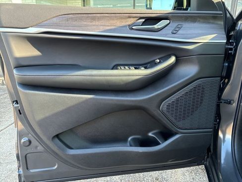 New 2025 Jeep Grand Cherokee Limited w/ Luxury Tech Group II image 11