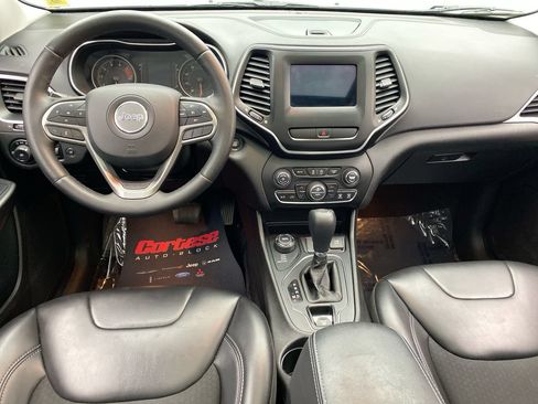 Used 2019 Jeep Cherokee Latitude Plus w/ Comfort/Convenience Group AWD/4WD image 15