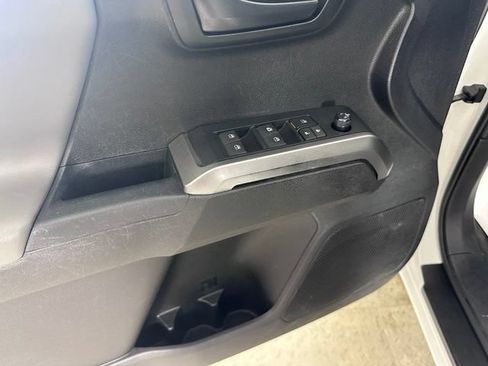 Used 2021 Toyota Tacoma SR5 AWD/4WD image 17
