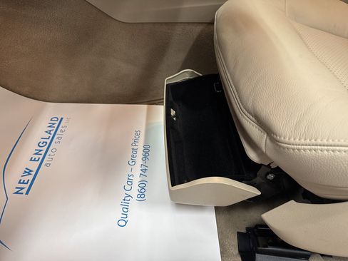 Used 2014 Mercedes-Benz E 350 4MATIC Sedan image 11