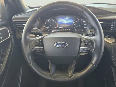 Used 2020 Ford Explorer XLT image 45
