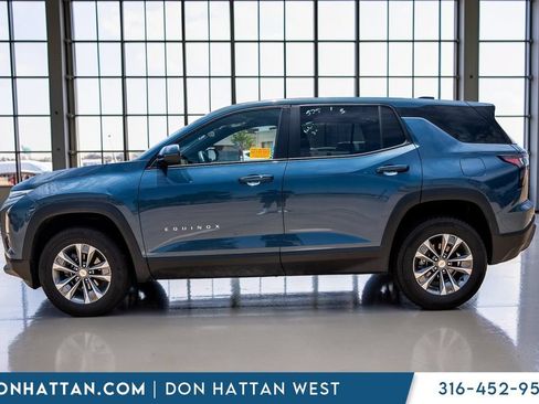 Used 2025 Chevrolet Equinox LT AWD/4WD image 2