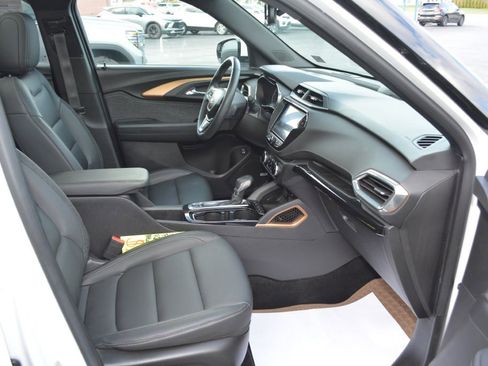 Used 2023 Chevrolet TrailBlazer ACTIV w/ Sun and Liftgate Package image 8