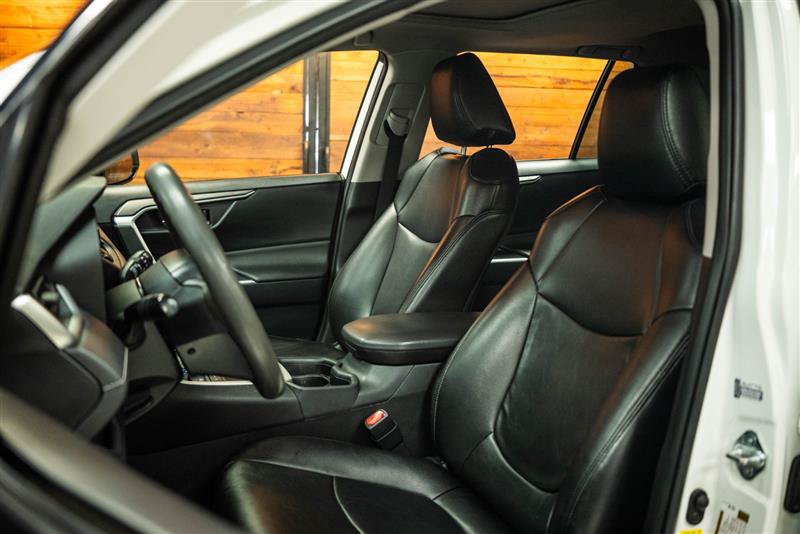 Used 2019 Toyota RAV4 XLE w/ Carpet Mat Package FWD image 9