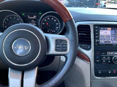 Used 2013 Jeep Grand Cherokee Overland w/ Advance Technology Group AWD/4WD image 26