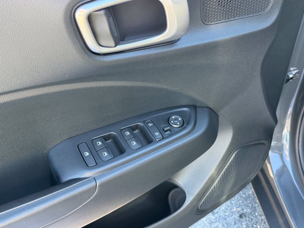 Used 2024 Hyundai Venue SEL FWD image 33