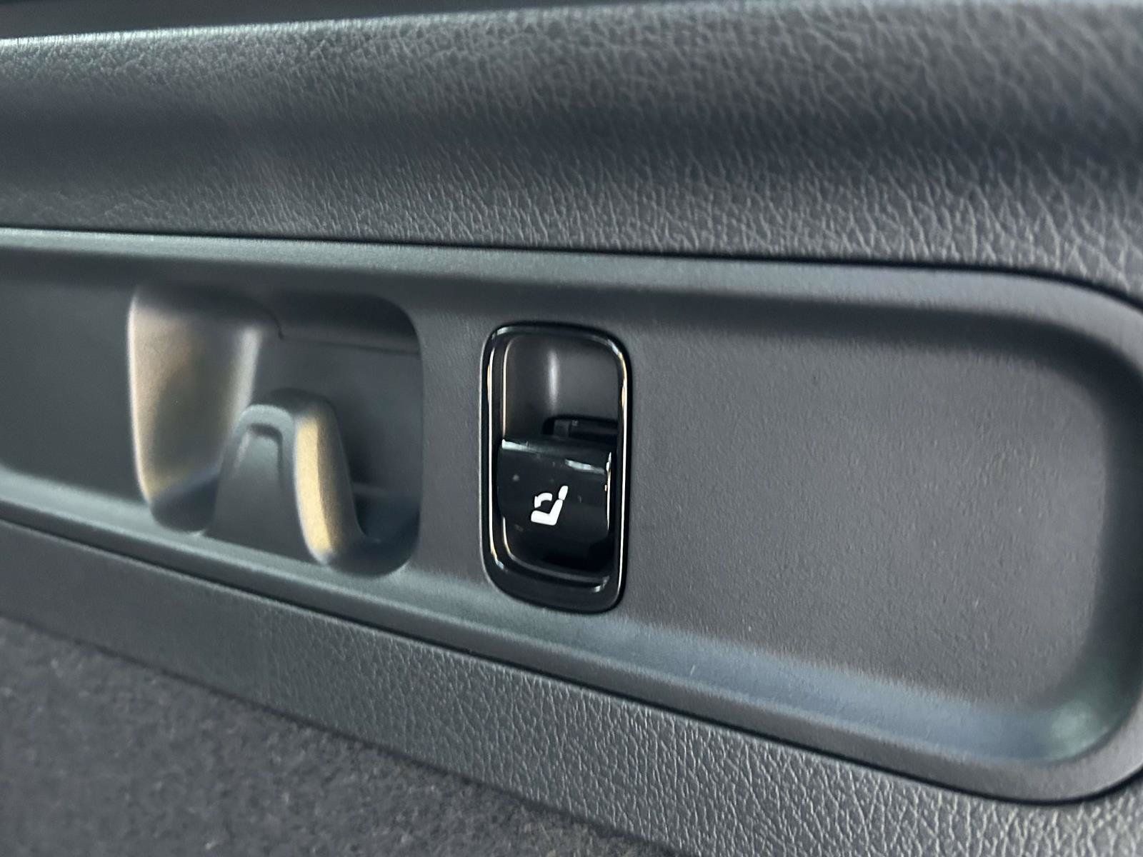 Certified 2025 Mercedes-Benz GLC 300 image 12