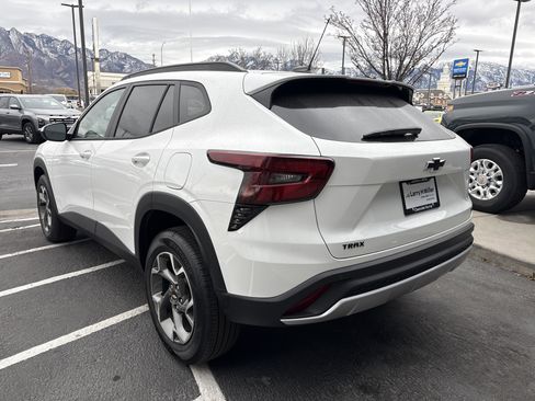 New 2026 Chevrolet Trax LT w/ Driver Confidence Package image 3