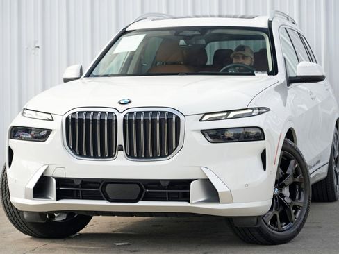 Used 2023 BMW X7 xDrive40i w/ Premium Package image 3
