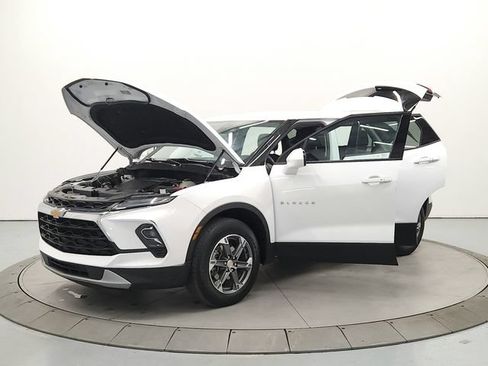 Used 2025 Chevrolet Blazer LT AWD/4WD image 11