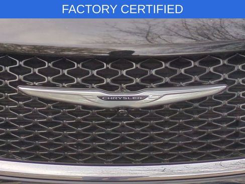 Certified 2024 Chrysler Pacifica Touring-L image 36