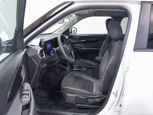 Used 2025 Chevrolet TrailBlazer LT AWD/4WD image 14