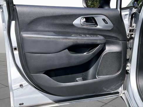 Used 2023 Chrysler Pacifica Touring-L w/ S Appearance Package FWD image 24