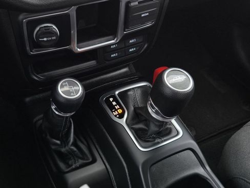Used 2024 Jeep Gladiator Sport AWD/4WD image 18