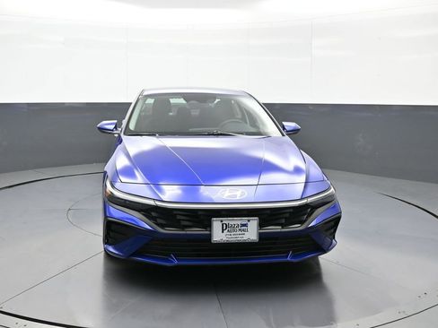 Used 2025 Hyundai Elantra SE FWD image 2