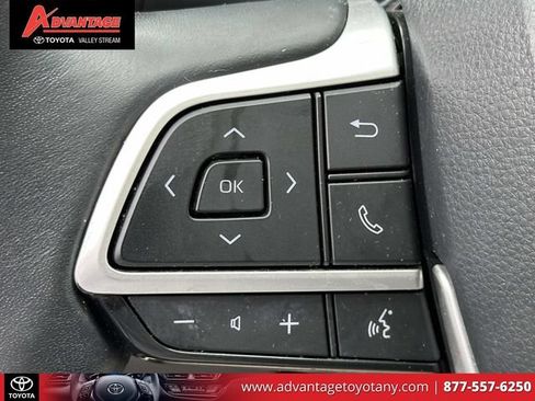 Used 2023 Toyota Highlander XLE AWD/4WD image 27