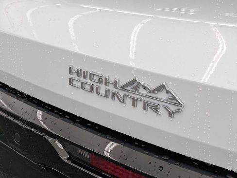 New 2026 Chevrolet Traverse High Country image 12