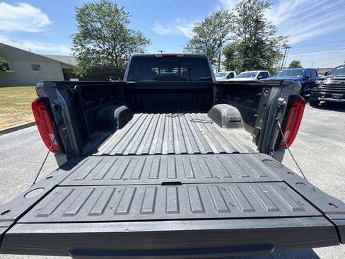 Used 2019 GMC Sierra 1500 SLT w/ SLT Premium Plus Package AWD/4WD image 27
