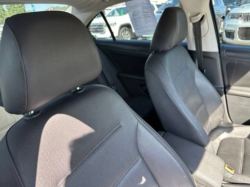 Used 2012 Volkswagen Jetta SE FWD image 19