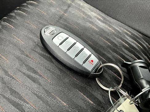Used 2019 Nissan Rogue SV FWD image 14