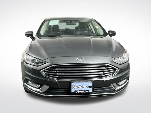 Used 2017 Ford Fusion SE w/ Equipment Group 201A FWD image 2
