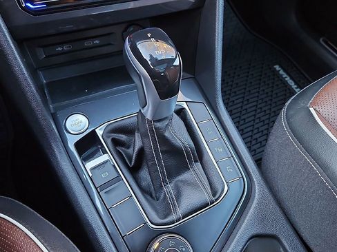 Used 2022 Volkswagen Tiguan SEL R-Line image 17
