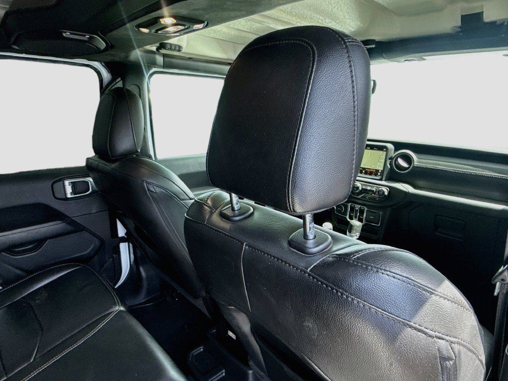 Used 2022 Jeep Wrangler Unlimited Sahara AWD/4WD image 31