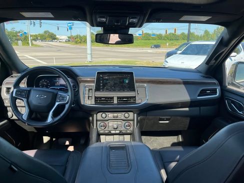 Used 2023 Chevrolet Tahoe Z71 w/ Luxury Package AWD/4WD image 5