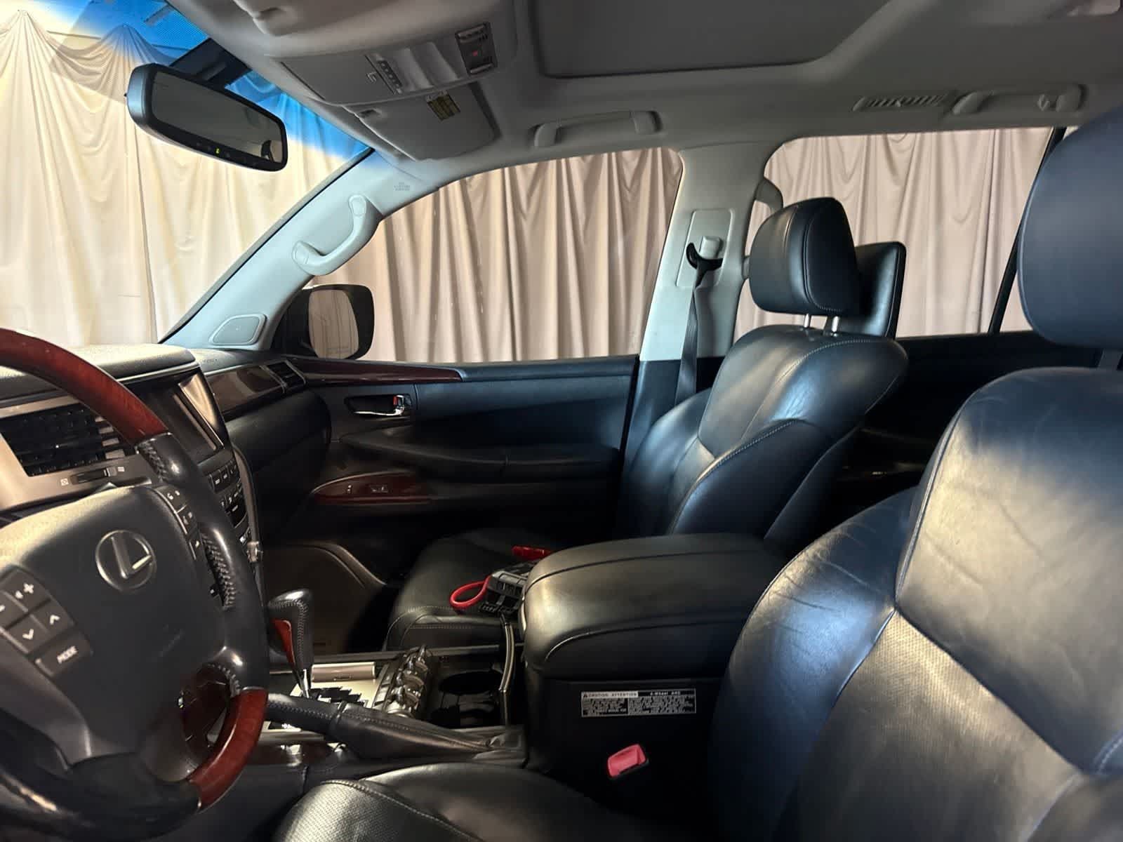 Used 2013 Lexus LX 570 4WD w/ Luxury Pkg w/Pre-crash image 21