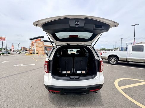 Used 2015 Ford Explorer XLT w/ Equipment Group 202A AWD/4WD image 29