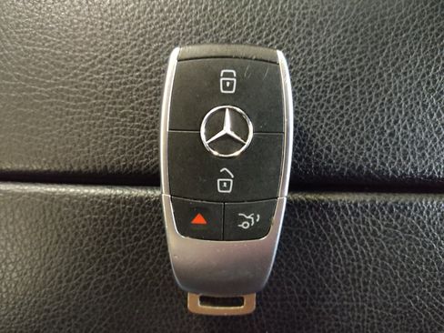 Used 2020 Mercedes-Benz C 300 4MATIC Sedan image 32