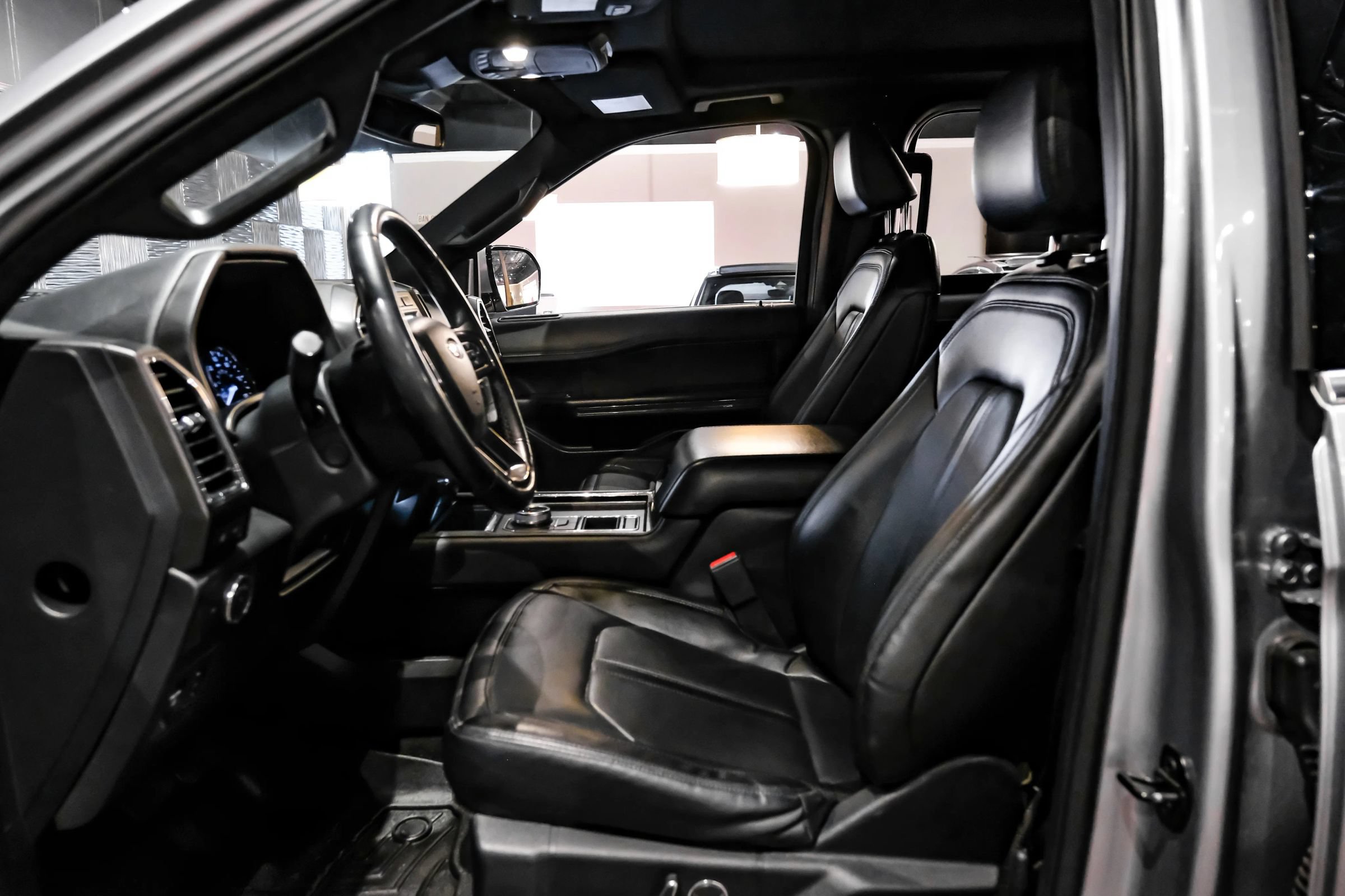 Used 2021 Ford Expedition Limited RWD image 4