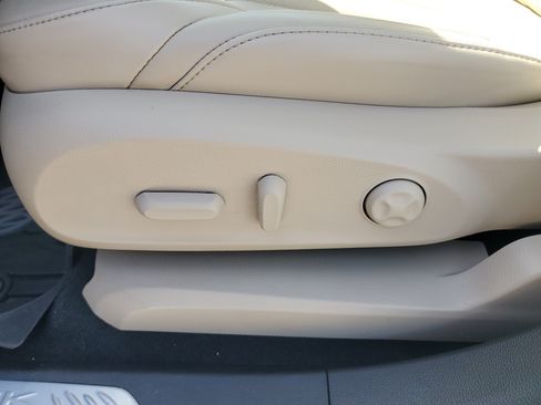 Used 2020 Buick Envision Essence AWD/4WD image 22
