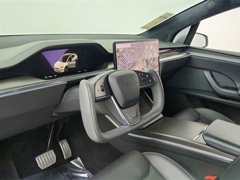 Used 2022 Tesla Model X Plaid image 18