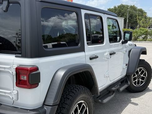 Used 2024 Jeep Wrangler Unlimited Rubicon w/ Capability Package AWD/4WD image 8