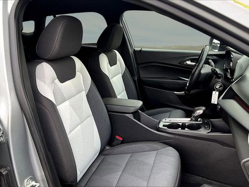 Used 2024 Chevrolet Trax RS image 21