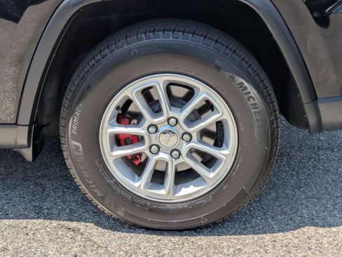 Used 2018 Jeep Grand Cherokee Laredo RWD image 9
